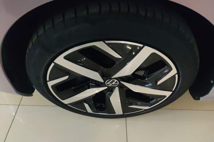 Used Volkswagen Lamando 2024 Lavida L 280TSI DSG Cool & Spicy Edition Left Front Wheel Hub