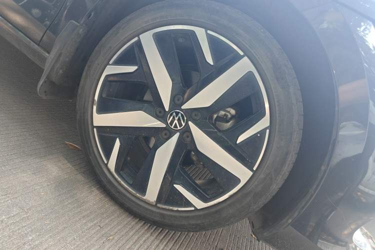 Used Volkswagen Lamando 2024 Lavida L 280TSI DSG Cool & Spicy Edition Right Front Wheel Hub