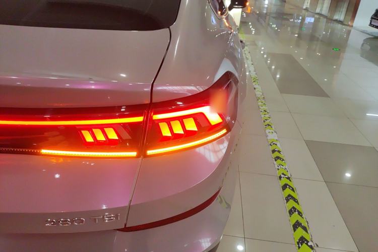 Used Volkswagen Lamando 2024 Lavida L 280TSI DSG Cool & Spicy Edition Right Rear Taillight