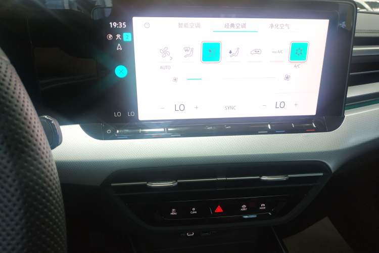 Used Volkswagen Lamando 2024 Lavida L 280TSI DSG Cool & Spicy Edition Audio And AC Panel