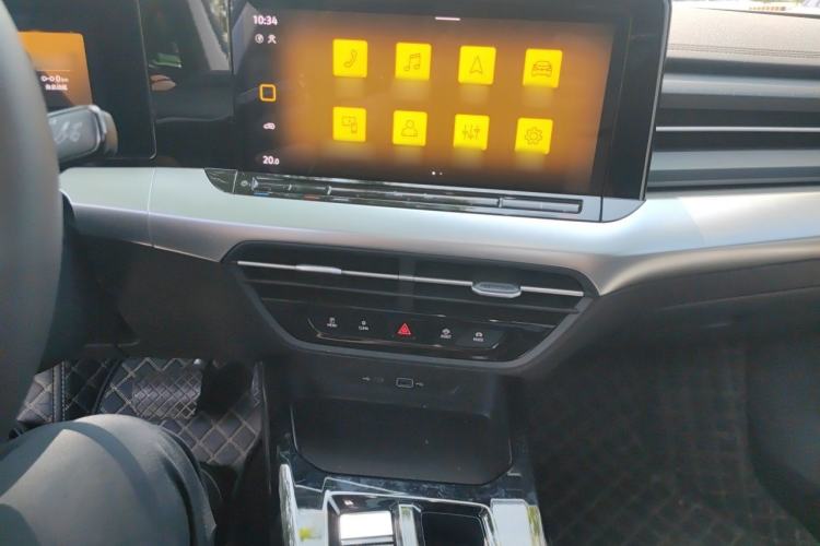 Used Volkswagen Lamando 2024 Lavida L 280TSI DSG Spicy Edition Audio And AC Panel