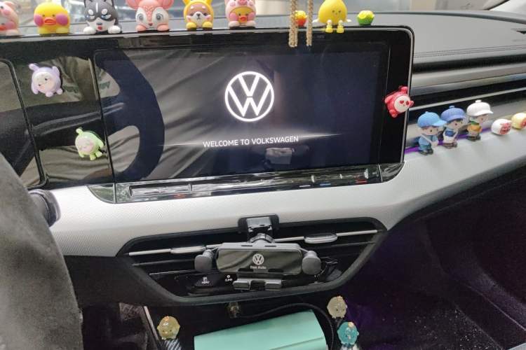 Used Volkswagen Lamando 2024 Lavida L 280TSI DSG Cool & Spicy Edition Audio And AC Panel