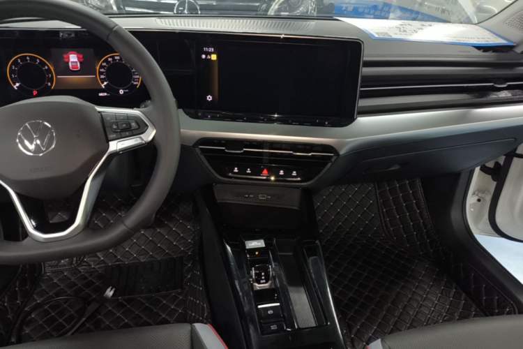 Used Volkswagen Lamando 2024 Lavida L 280TSI DSG Spicy Edition Audio And AC Panel