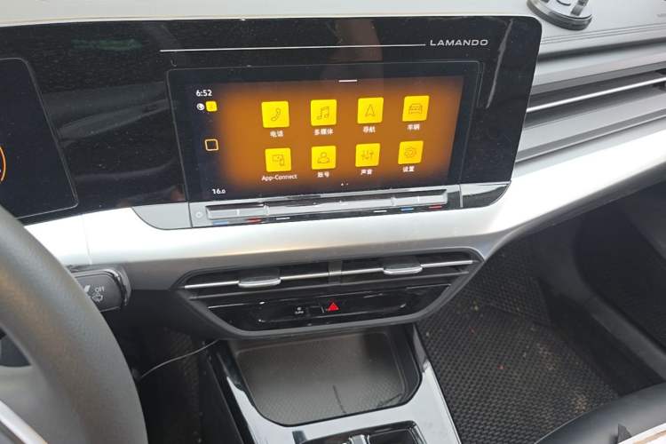 Used Volkswagen Lamando 2024 Lingdu L 200TSI DSG Trendy & Spicy Edition Audio And AC Panel