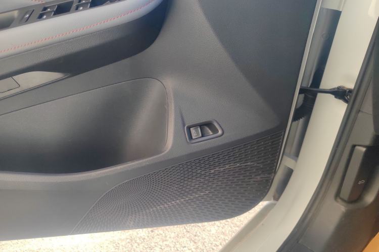 Used Volkswagen Lamando 2024 Lavida L 280TSI DSG Cool & Spicy Edition Audio And AC Panel