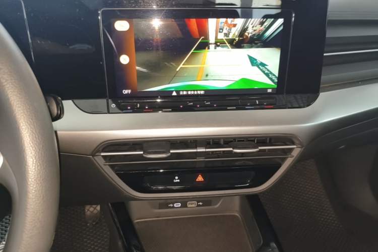 Used Volkswagen Lamando 2024 Lingdu L 200TSI DSG Trendy & Spicy Edition Audio And AC Panel