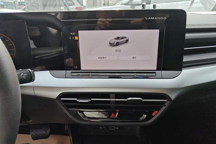 Used Volkswagen Lamando 2024 Lingdu L 200TSI DSG Trendy & Spicy Edition Audio And AC Panel