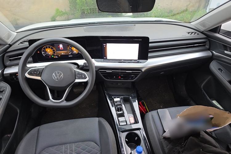 Used Volkswagen Lamando 2024 Lingdu L 200TSI DSG Trendy & Spicy Edition Center Console