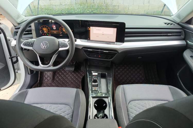 Used Volkswagen Lamando 2024 Lingdu L 200TSI DSG Trendy & Spicy Edition Center Console