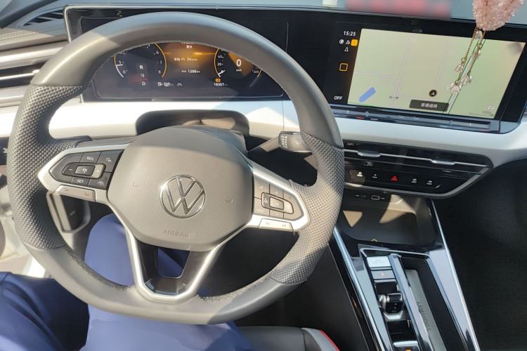 Used Volkswagen Lamando 2024 Lavida L 280TSI DSG Cool & Spicy Edition Center Console