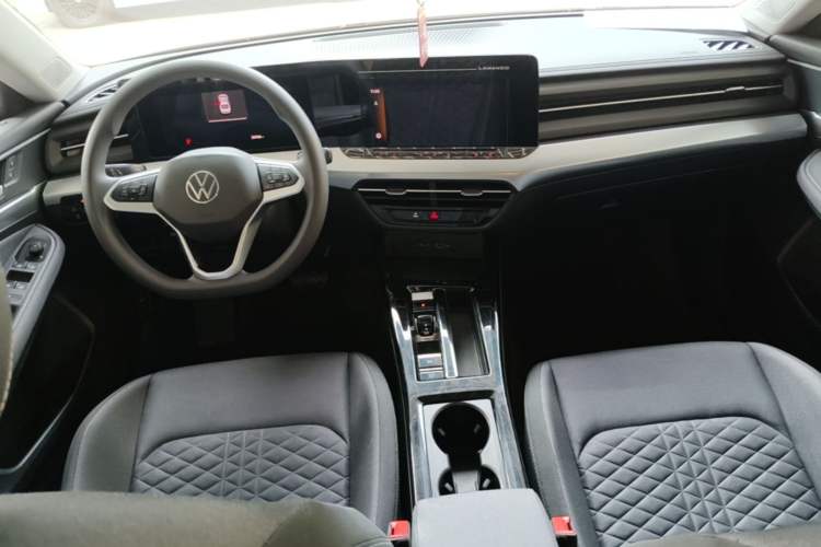 Used Volkswagen Lamando 2024 Lingdu L 200TSI DSG Trendy & Spicy Edition Center Console