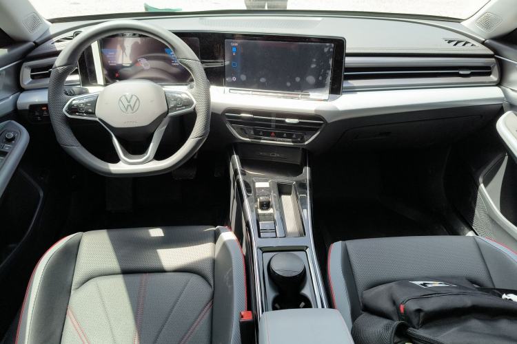 Used Volkswagen Lamando 2024 Lavida L 280TSI DSG Cool & Spicy Edition Center Console