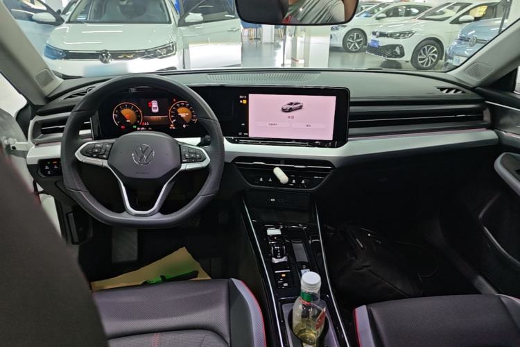 Used Volkswagen Lamando 2024 Lavida L 280TSI DSG Cool & Spicy Edition Center Console