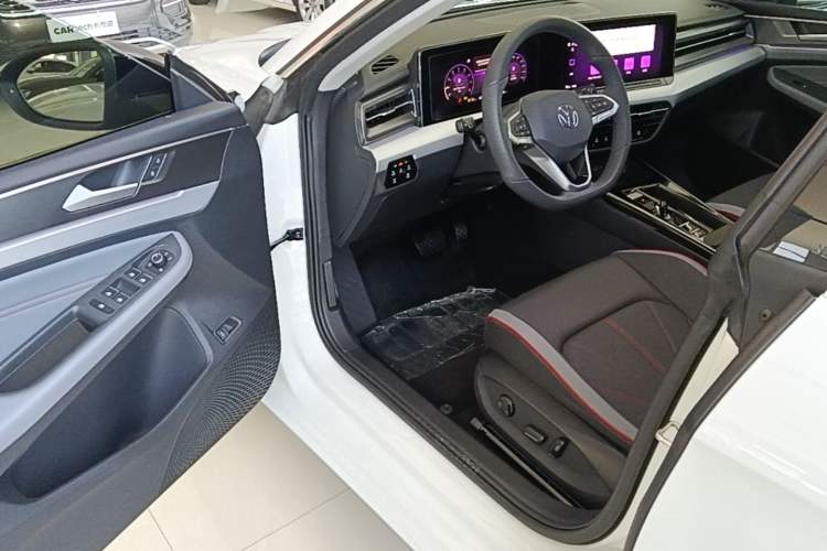 Used Volkswagen Lamando 2024 Lavida L 280TSI DSG Cool & Spicy Edition Driver Seat