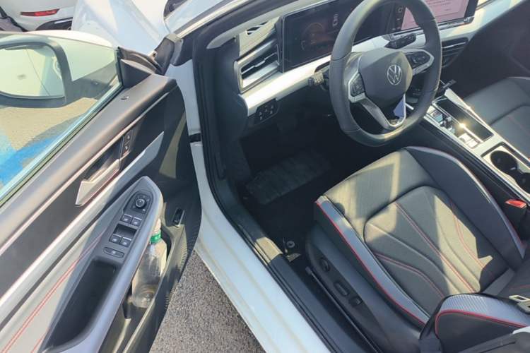 Used Volkswagen Lamando 2024 Lavida L 280TSI DSG Cool & Spicy Edition Driver Seat