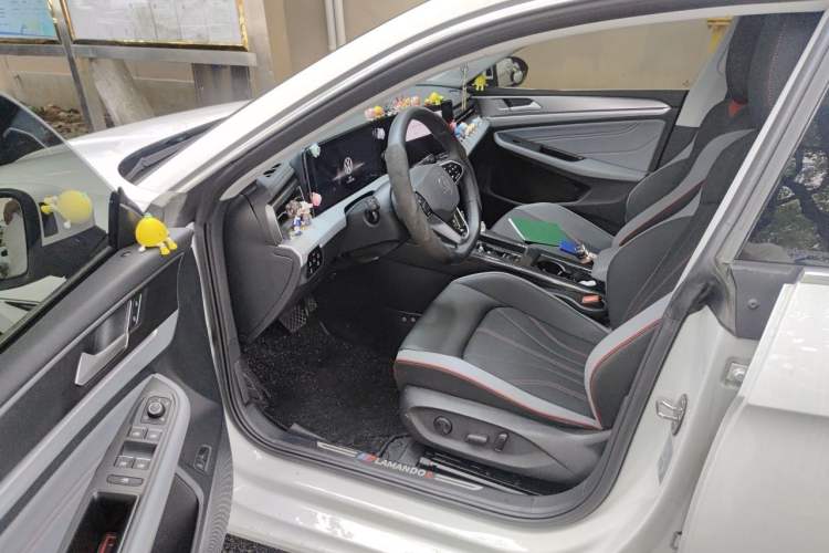 Used Volkswagen Lamando 2024 Lavida L 280TSI DSG Cool & Spicy Edition Driver Seat