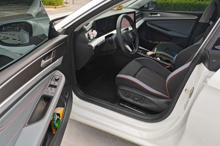 Used Volkswagen Lamando 2024 Lavida L 280TSI DSG Cool & Spicy Edition Driver Seat