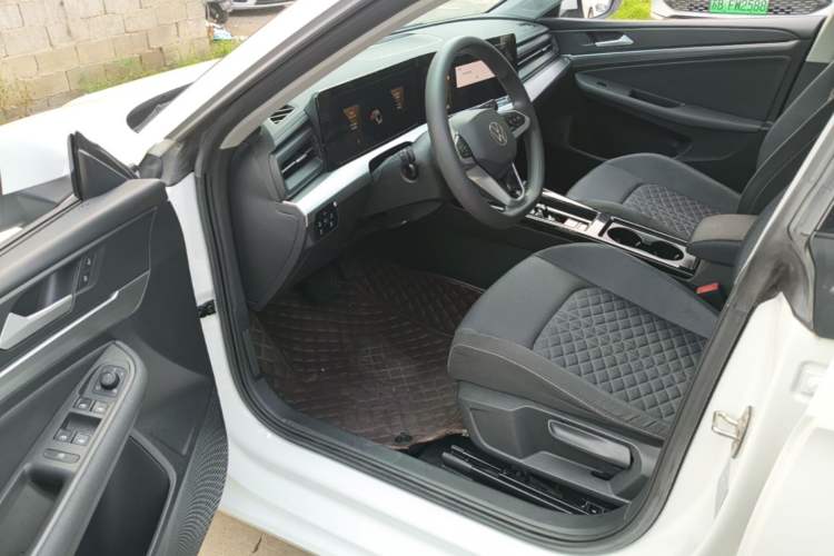 Used Volkswagen Lamando 2024 Lingdu L 200TSI DSG Trendy & Spicy Edition Driver Seat
