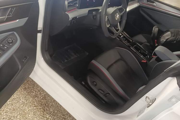 Used Volkswagen Lamando 2024 Lavida L 280TSI DSG Cool & Spicy Edition Driver Seat
