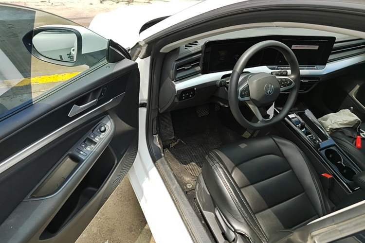Used Volkswagen Lamando 2024 Lingdu L 200TSI DSG Trendy & Spicy Edition Driver Seat