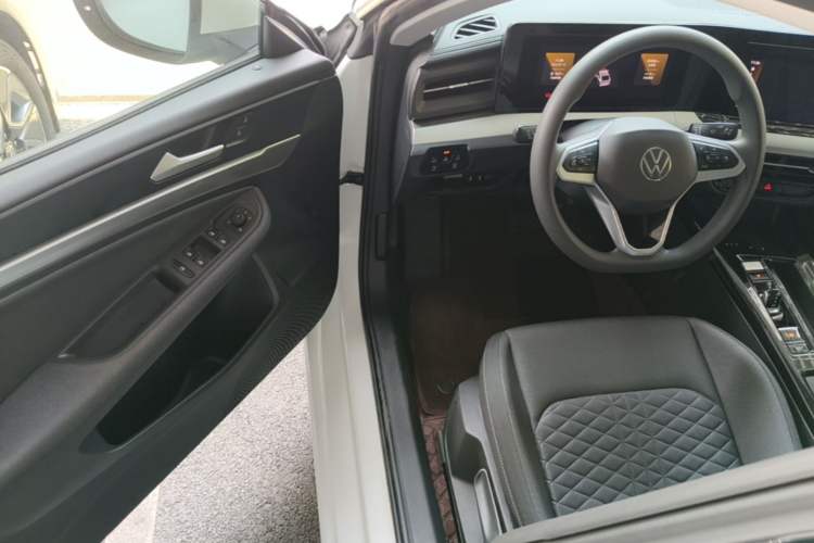 Used Volkswagen Lamando 2024 Lingdu L 200TSI DSG Trendy & Spicy Edition Driver Seat