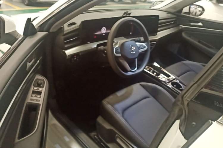 Used Volkswagen Lamando 2024 Lingdu L 200TSI DSG Trendy & Spicy Edition Driver Seat