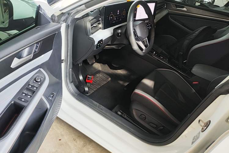 Used Volkswagen Lamando 2024 Lavida L 280TSI DSG Cool & Spicy Edition Driver Seat