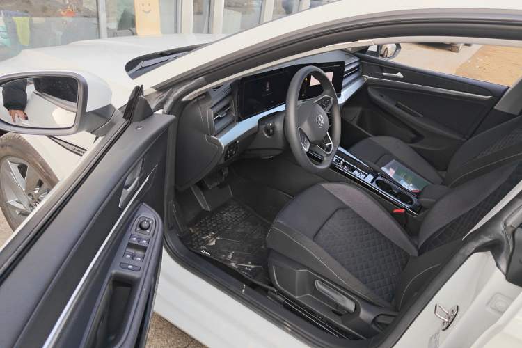 Used Volkswagen Lamando 2024 Lingdu L 200TSI DSG Trendy & Spicy Edition Driver Seat
