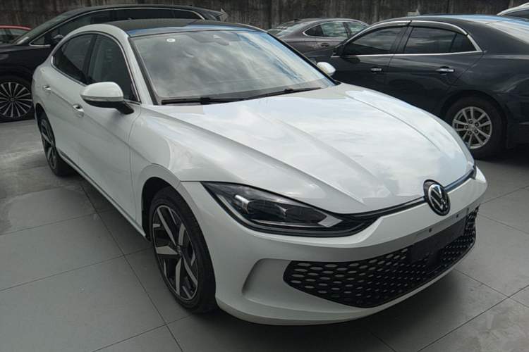 Used Volkswagen Lamando 2024 Lavida L 280TSI DSG Cool & Spicy Edition Front Right 45 Deg