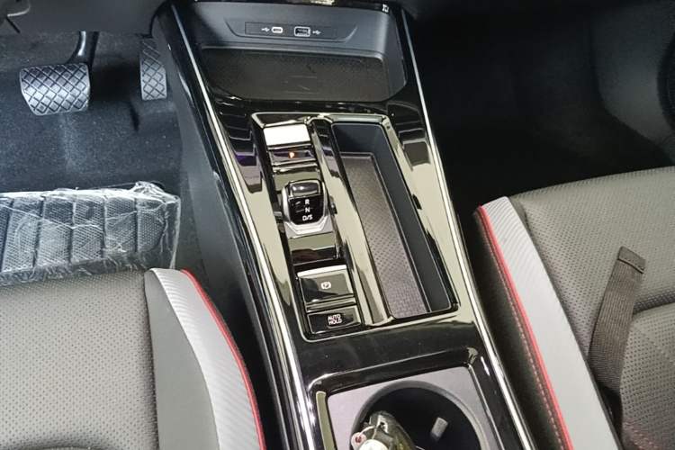 Used Volkswagen Lamando 2024 Lavida L 280TSI DSG Cool & Spicy Edition Gear Lever