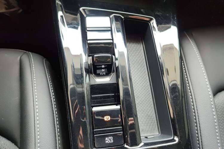 Used Volkswagen Lamando 2024 Lingdu L 200TSI DSG Trendy & Spicy Edition Gear Lever