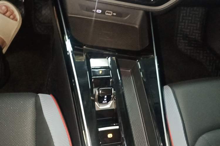 Used Volkswagen Lamando 2024 Lavida L 280TSI DSG Cool & Spicy Edition Gear Lever