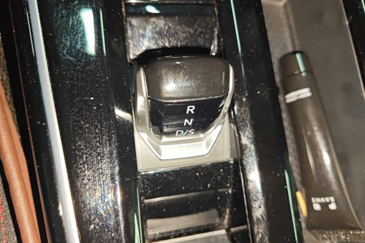 Used Volkswagen Lamando 2024 Lavida L 280TSI DSG Cool & Spicy Edition Gear Lever