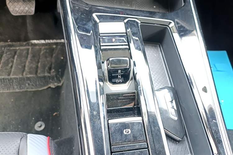 Used Volkswagen Lamando 2024 Lavida L 280TSI DSG Cool & Spicy Edition Gear Lever
