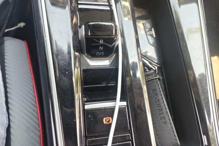 Used Volkswagen Lamando 2024 Lavida L 280TSI DSG Cool & Spicy Edition Gear Lever