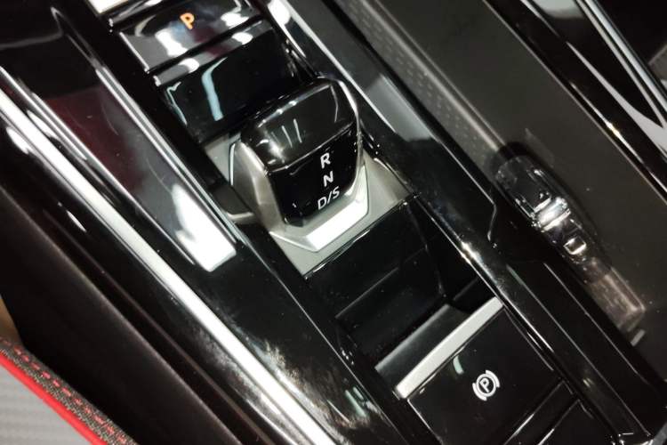 Used Volkswagen Lamando 2024 Lavida L 280TSI DSG Cool & Spicy Edition Gear Lever