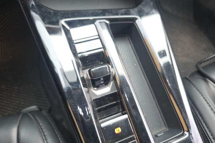 Used Volkswagen Lamando 2024 Lingdu L 200TSI DSG Trendy & Spicy Edition Gear Lever