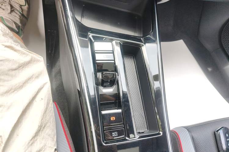 Used Volkswagen Lamando 2024 Lavida L 280TSI DSG Cool & Spicy Edition Gear Lever