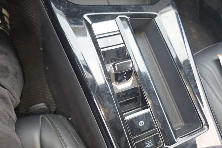Used Volkswagen Lamando 2024 Lingdu L 200TSI DSG Trendy & Spicy Edition Gear Lever