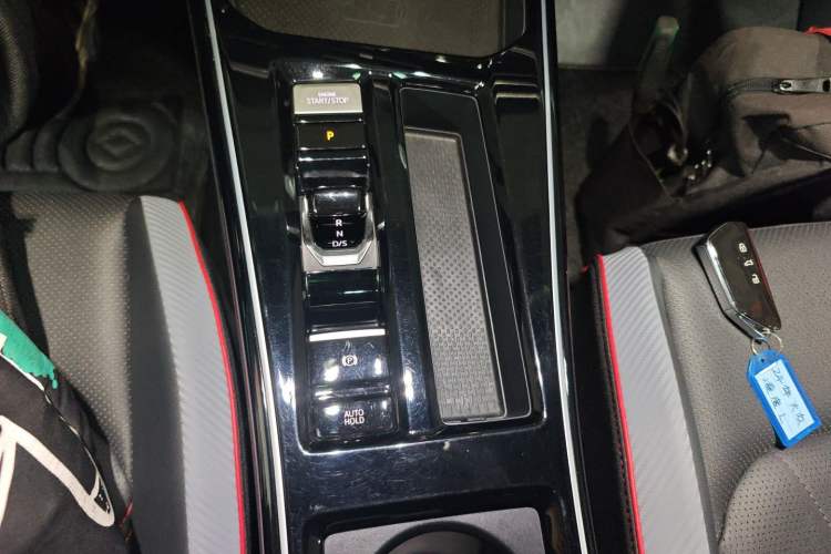 Used Volkswagen Lamando 2024 Lavida L 280TSI DSG Cool & Spicy Edition Gear Lever