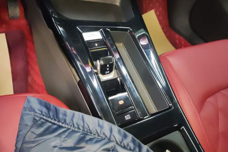 Used Volkswagen Lamando 2024 Lingdu L 200TSI DSG Trendy & Spicy Edition Gear Lever