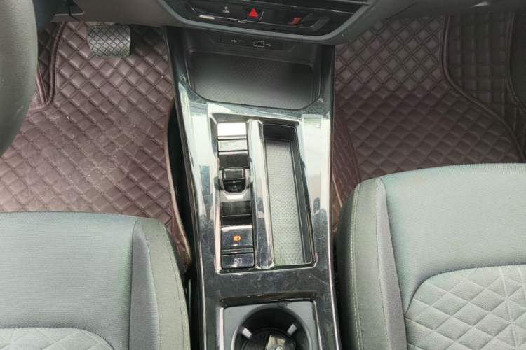 Used Volkswagen Lamando 2024 Lingdu L 200TSI DSG Trendy & Spicy Edition Gear Lever