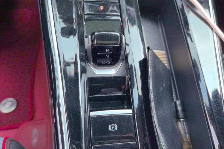 Used Volkswagen Lamando 2024 Lavida L 280TSI DSG Cool & Spicy Edition Gear Lever