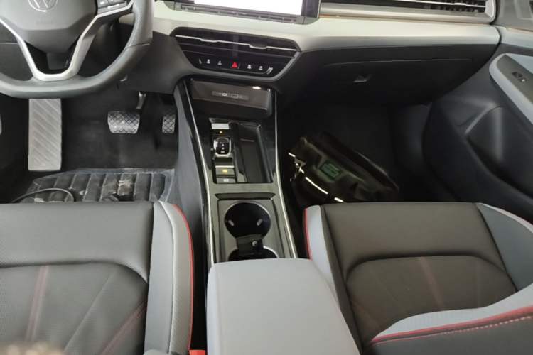 Used Volkswagen Lamando 2024 Lavida L 280TSI DSG Cool & Spicy Edition Gear Lever