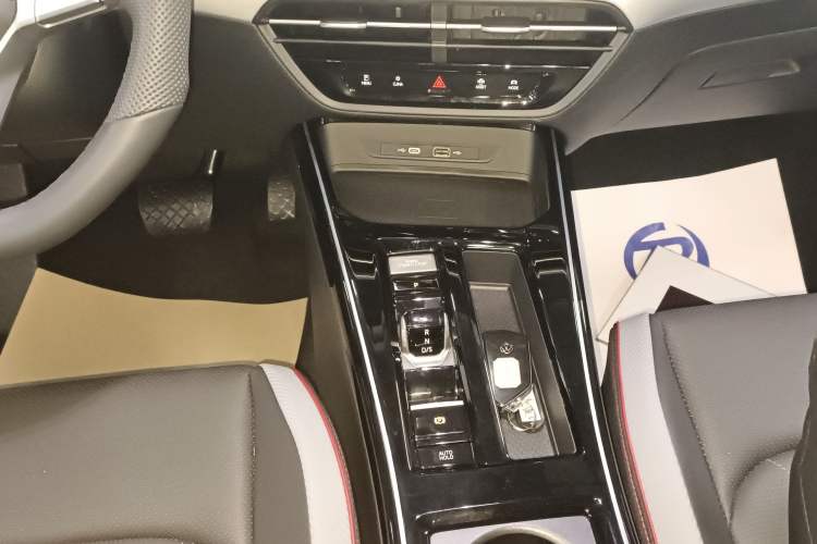 Used Volkswagen Lamando 2024 Lavida L 280TSI DSG Cool & Spicy Edition Gear Lever