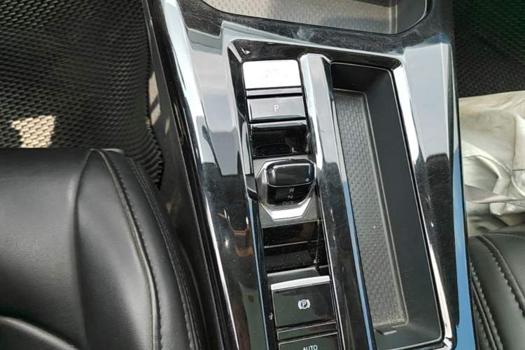 Used Volkswagen Lamando 2024 Lingdu L 200TSI DSG Trendy & Spicy Edition Gear Lever