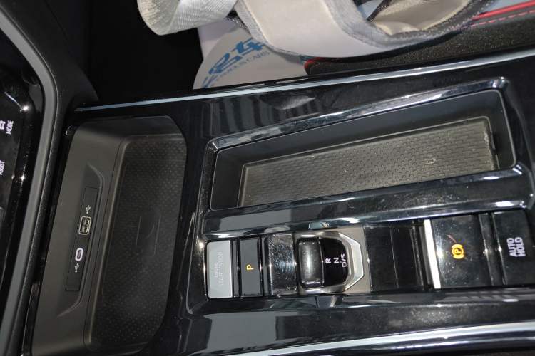 Used Volkswagen Lamando 2024 Lavida L 280TSI DSG Cool & Spicy Edition Gear Lever