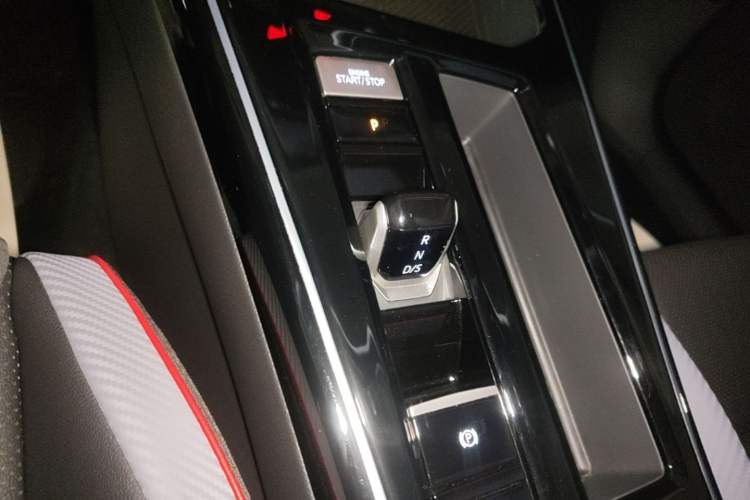 Used Volkswagen Lamando 2024 Lavida L 280TSI DSG Cool & Spicy Edition Gear Lever
