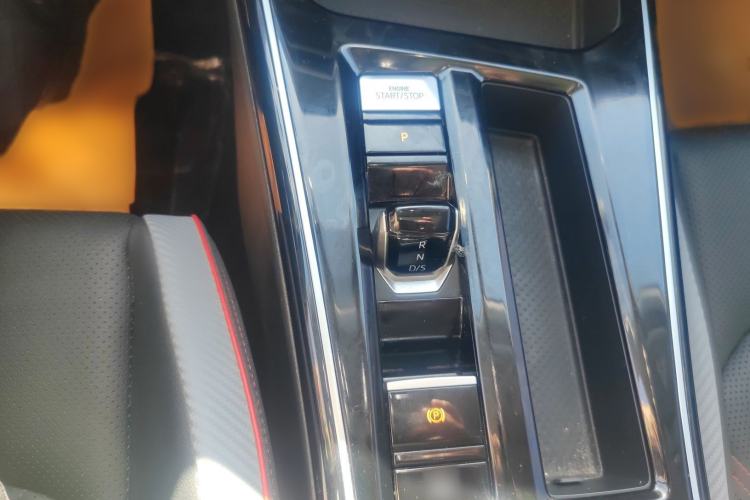 Used Volkswagen Lamando 2024 Lavida L 280TSI DSG Cool & Spicy Edition Gear Lever