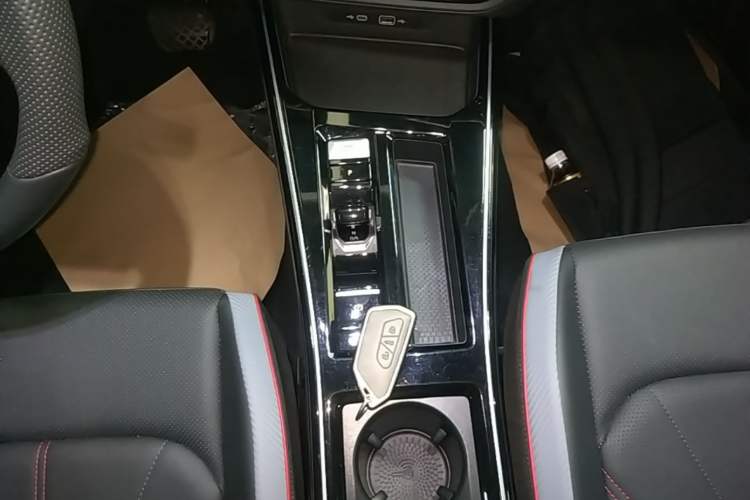 Used Volkswagen Lamando 2024 Lavida L 280TSI DSG Cool & Spicy Edition Gear Lever